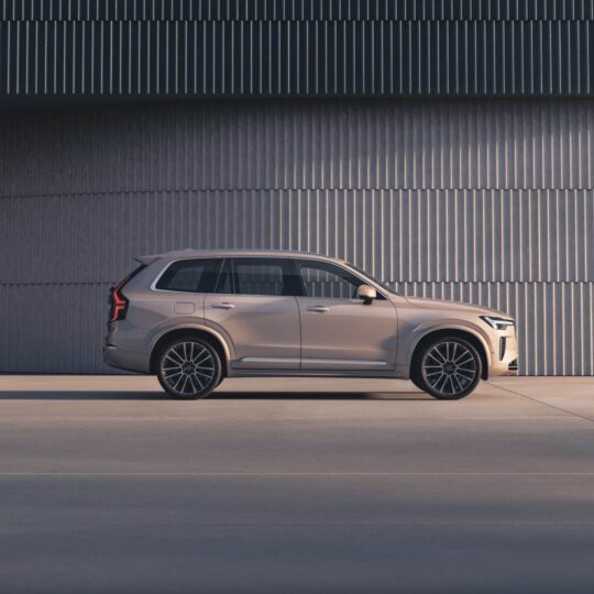 NEW XC90 Mobile 1080x1080-03